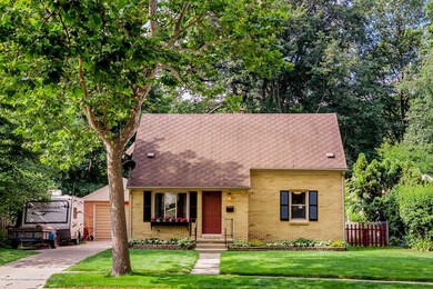 922 S Dexter Dr, Lansing, MI 48910 - photo 2