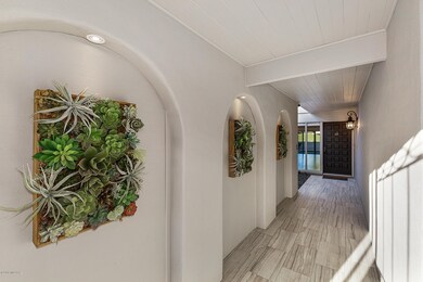 2866 Entrance way