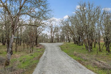 9483 Blackwell Rd, Central Point, OR 97502 - photo 3