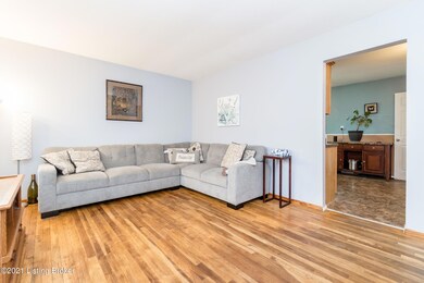 9220 Lantana Dr, Louisville, KY 40229 - photo 2