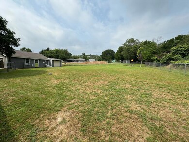 1033 W Lake Dr, Weatherford, TX 76087 - photo 7