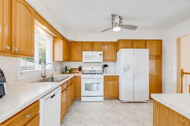 9410 Saric Dr, Highland, IN 46322 - photo 5