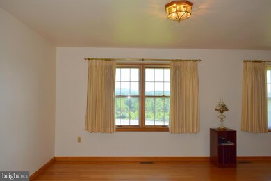 418 S Holliday St, Strasburg, VA 22657 - photo 7