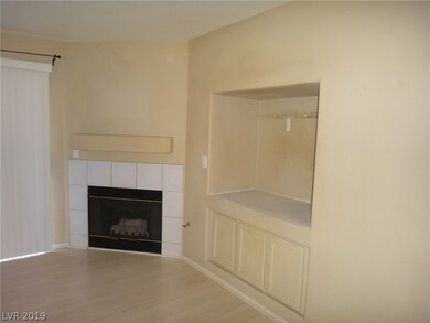 MEDIA NICHE AND FIREPLACE