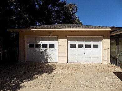 WORKSHOP/DETACHED GARAGE