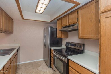 633 W Southern Ave 1198 Kitchen