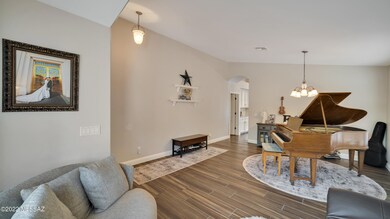 Entrance/Seating and Formal Dining