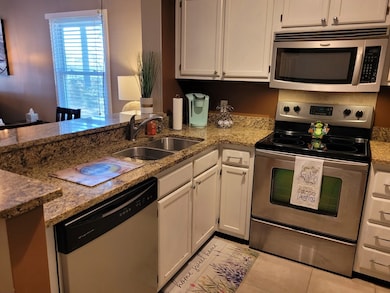 All kitchen appliances remain