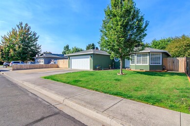 1255 Glengrove Ave, Central Point, OR 97502 - photo 2