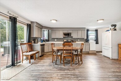 600 Franklin St, Delhi, IA 52223 - photo 6