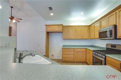 Breakfast bar, newer stainless-Steele appliances, 