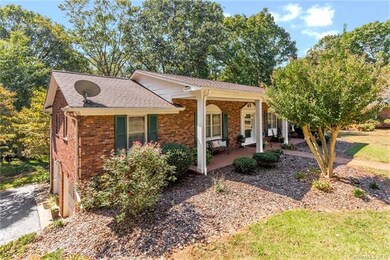 310 Montgomery Dr, Statesville, NC 28625 - photo 2