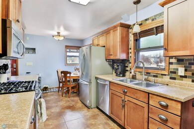 Kitchen1_1.JPG