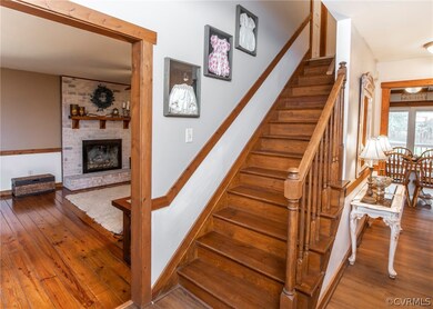 HARDWOOD FLOORS IN THE GREAR ROOM!