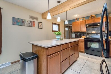 4028 15th St, Des Moines, IA 50313 - photo 5