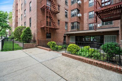 Northridge Section III unit C409, East Elmhurst, NY 11369 - photo 2