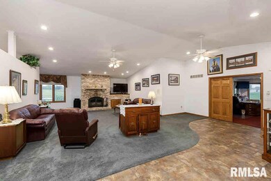 6015 Wisconsin Ave, Davenport, IA 52806 - photo 3