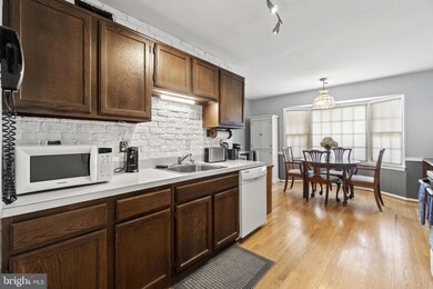 7920 Edinburgh Dr, Springfield, VA 22153 - photo 7