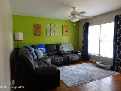 9403 Doewood Ln, Louisville, KY 40291 - photo 2