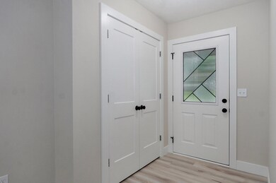 1436 W Whiteside St-12