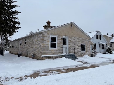 407 N Vine Ave, Marshfield, WI 54449 - photo 3