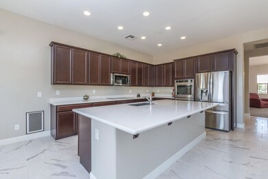 4) KITCHEN