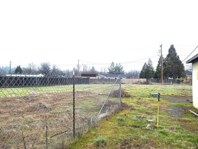 568 Pleasant Valley Rd, Merlin, OR 97532 - photo 4