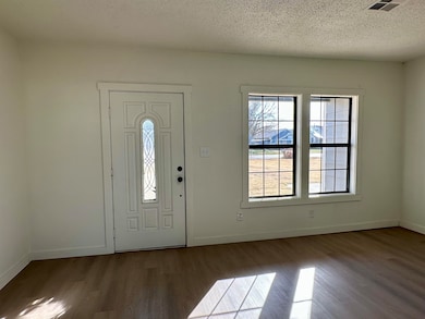 118 W Cedar Ave, Pond Creek, OK 73766 - photo 5