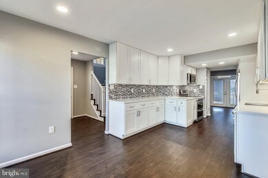 9944 Longford Ct, Vienna, VA 22181 - photo 3