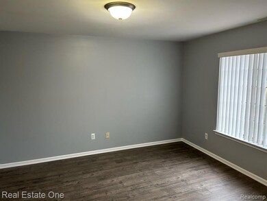 12101 Hidden View Ct unit 13, Utica, MI 48315 - photo 6
