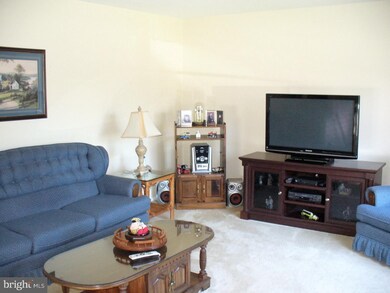 1061 Wayfield Dr, Norristown, PA 19403 - photo 4