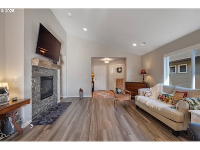 2127 SE Academy St, Dallas, OR 97338 - photo 5