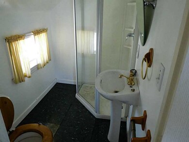 Bathroom. SECOND FLOOR BATH