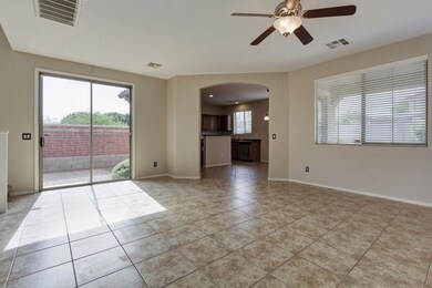 004_Family Room..