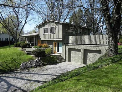 39 Circle Dr, Carmel, IN 46032 - photo 2