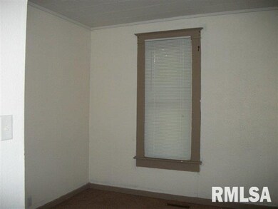 701 Davenport St, Lincoln, IL 62656 - photo 4