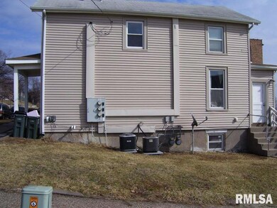 403 E 6th St, Davenport, IA 52803 - photo 2