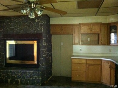 461 Main St, Freemansburg, PA 18017 - photo 4