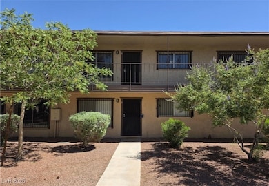 575 S Royal Crest Cir unit 26, Las Vegas, NV 89169 - photo 2