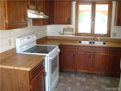 1106 Thomas Fox Dr E, North Tonawanda, NY 14120 - photo 3