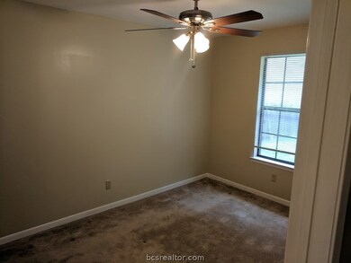 1001 Autumn Cir unit A, College Station, TX 77840 - photo 5