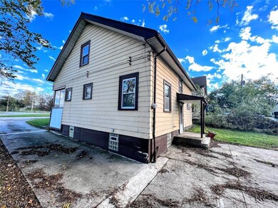 5246 Bartlett Rd, Bedford, OH 44146 - photo 3