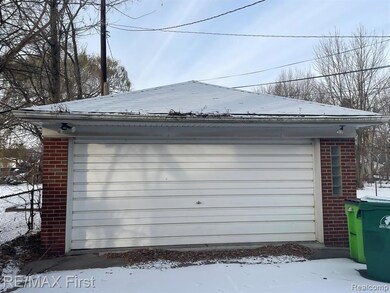 23113 Hayes Ave, Eastpointe, MI 48021 - photo 3
