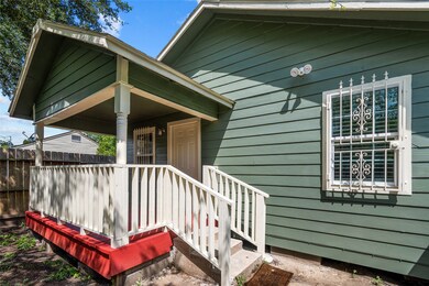 1011 E 39th St, Houston, TX 77022 - photo 3