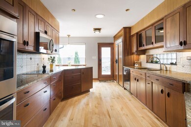 7119 Burtonwood Dr, Alexandria, VA 22307 - photo 5