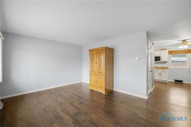 613 Broadway St, Fostoria, OH 44830 - photo 4