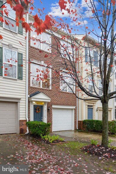 43138 Huntsman Square, Broadlands, VA 20148 - photo 2