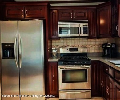 91 Regal Walk unit 96, Staten Island, NY 10303 - photo 3