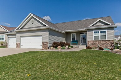 2226 Hallbrook St SW, Cedar Rapids, IA 52404 - photo 2