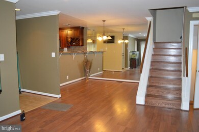9302 Sparrow Valley Dr, Montgomery Village, MD 20886 - photo 2